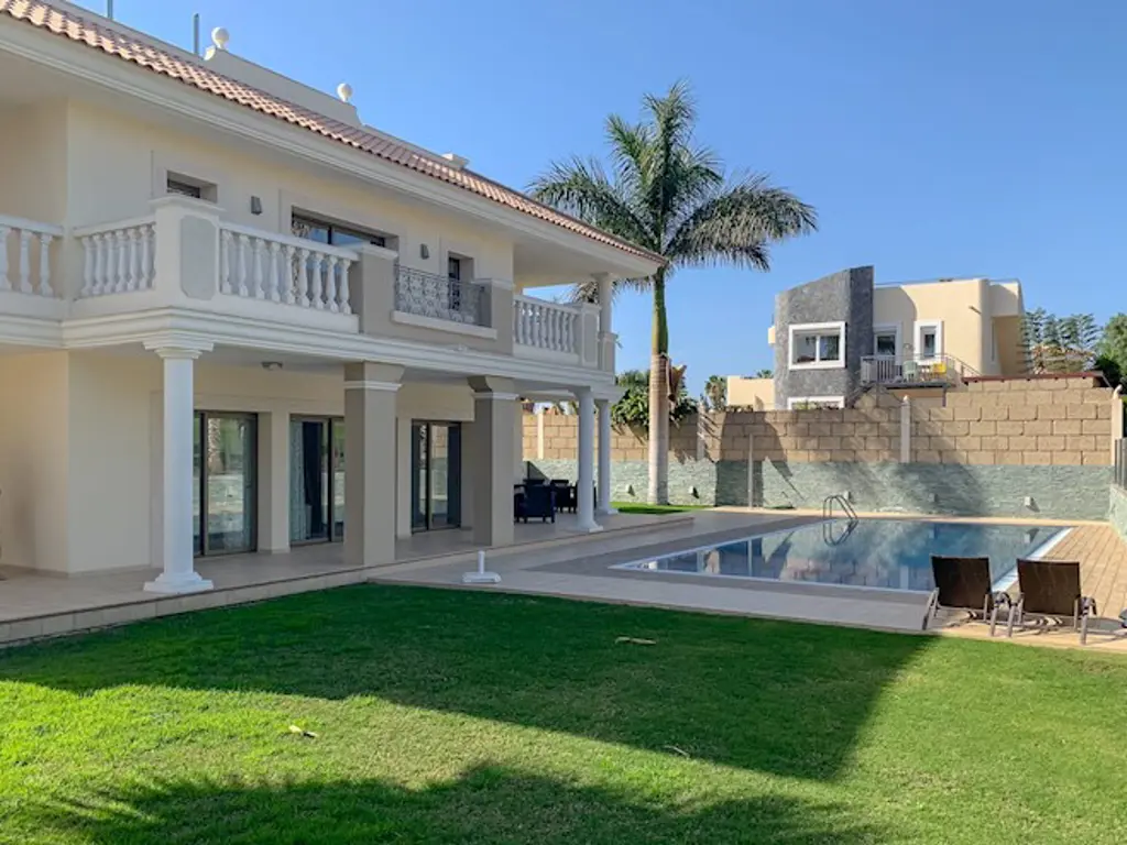 Image of 6 bed villa for sale in Adeje Golf