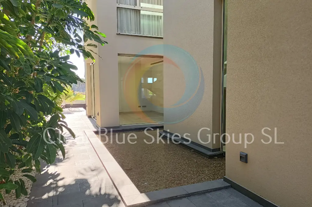 Image of 5 bed villa for sale in Adeje Golf