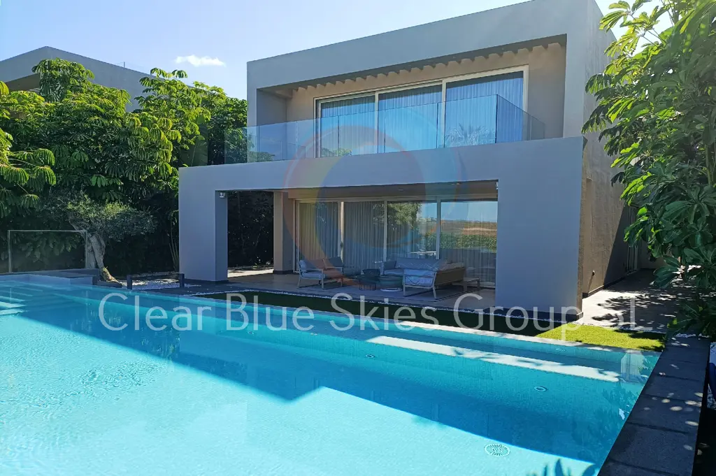 Image of 5 bed villa for sale in Adeje Golf