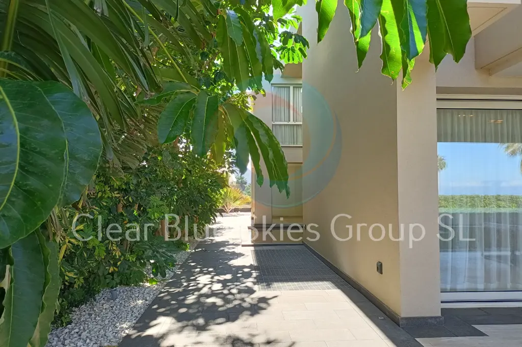 Image of 5 bed villa for sale in Adeje Golf