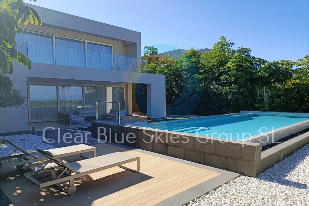 Image of 5 bed villa for sale in Adeje Golf