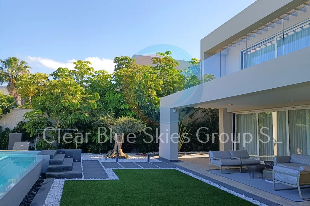 Image of 5 bed villa for sale in Adeje Golf