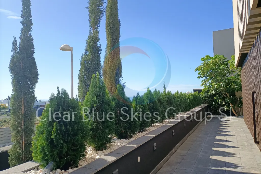 Image of 5 bed villa for sale in Adeje Golf