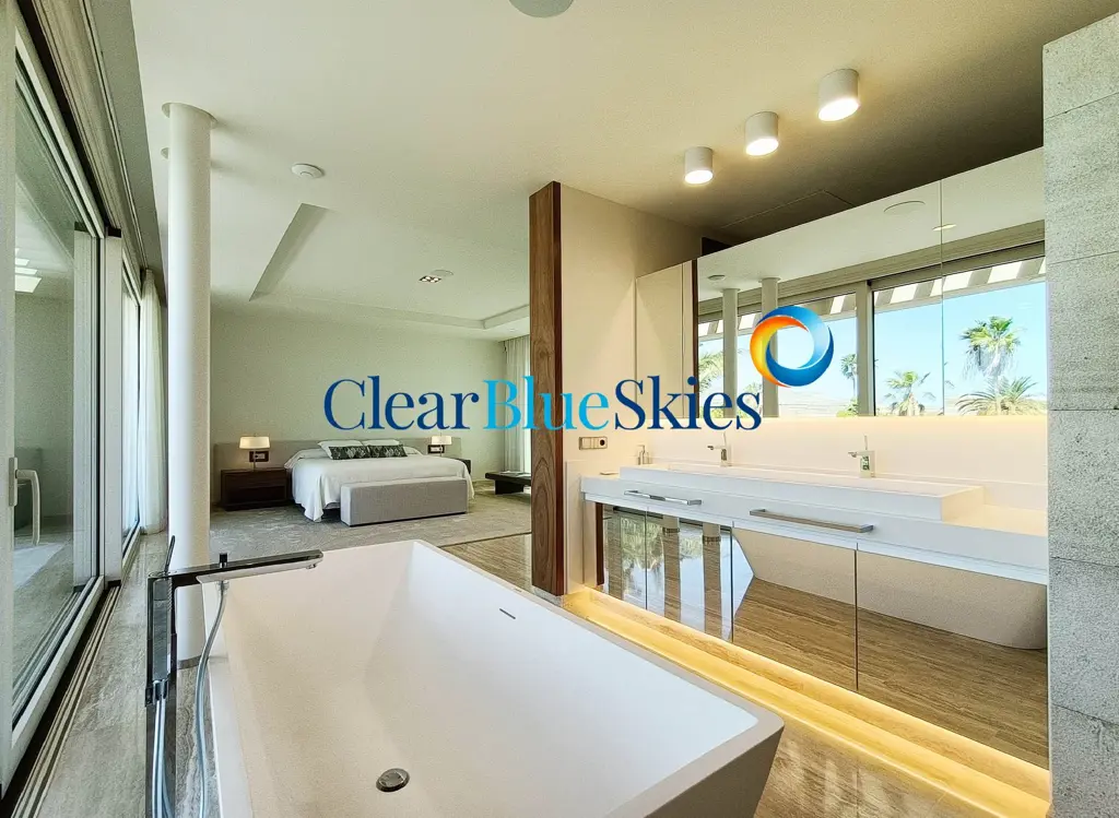 Image of 4 bed villa for sale in Adeje Golf