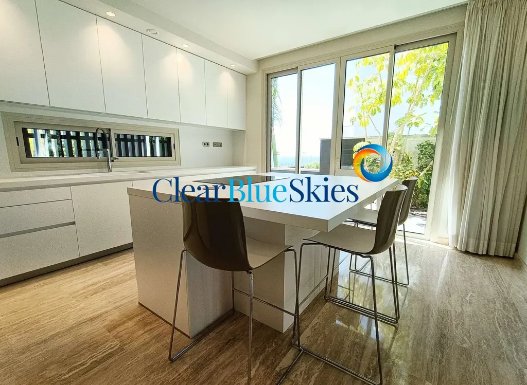 Image of 4 bed villa for sale in Adeje Golf