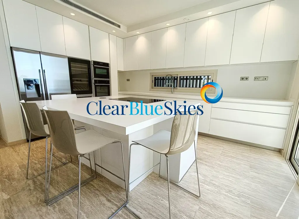 Image of 4 bed villa for sale in Adeje Golf