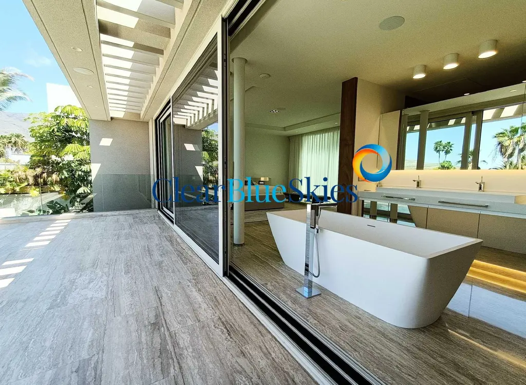 Image of 4 bed villa for sale in Adeje Golf