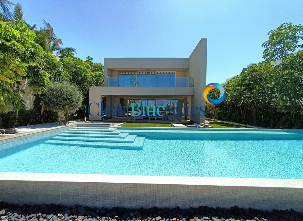 Image of 4 bed villa for sale in Adeje Golf