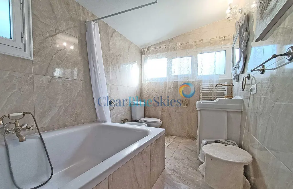 Image of 4 bed house for sale in Chayofa