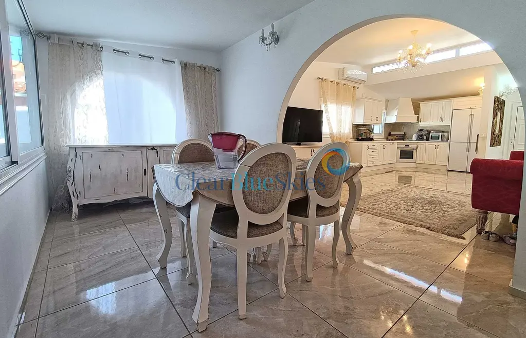 Image of 4 bed house for sale in Chayofa