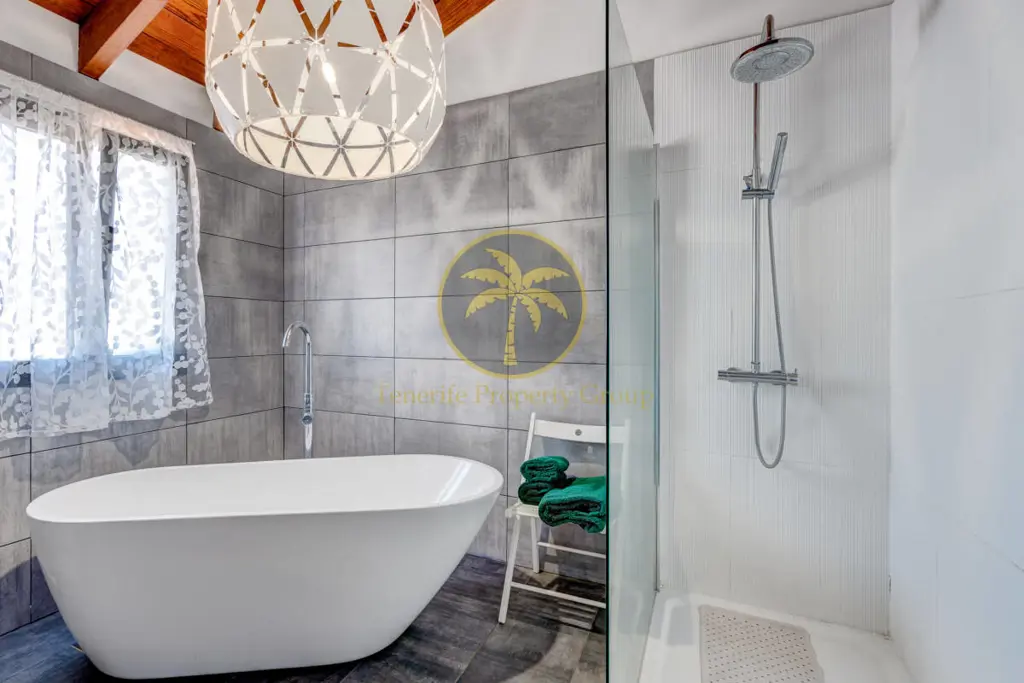 Image of 7 bed house for sale in Charco del Pino