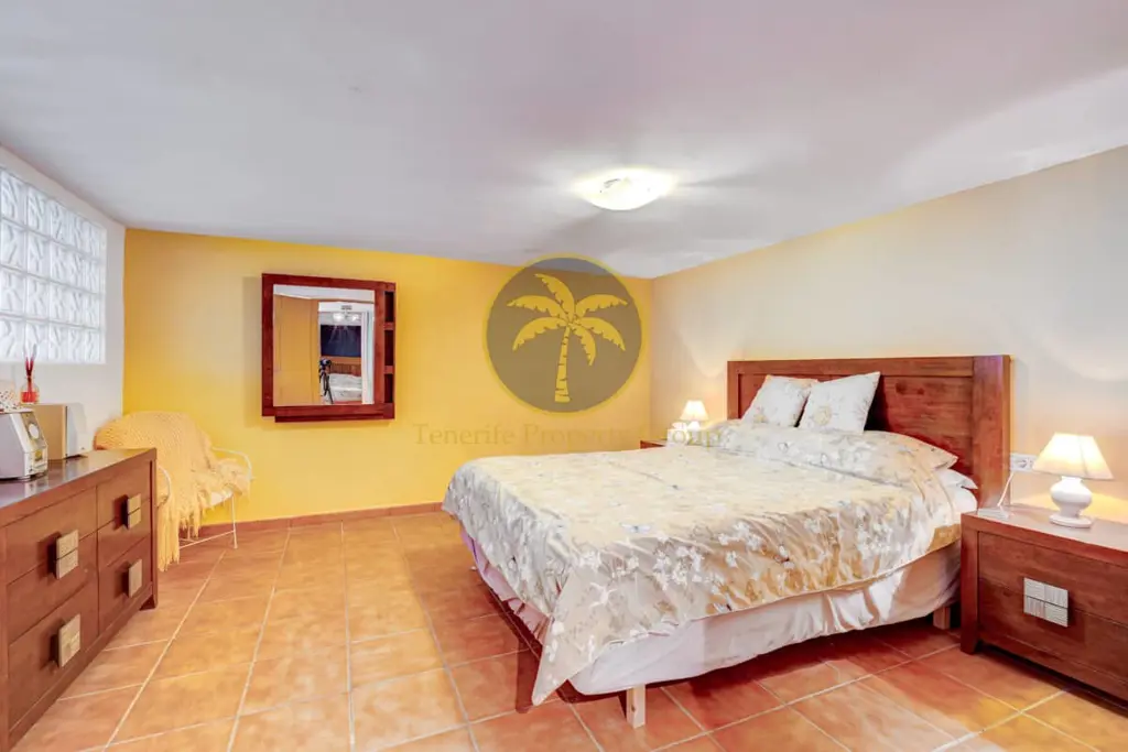 Image of 7 bed house for sale in Charco del Pino