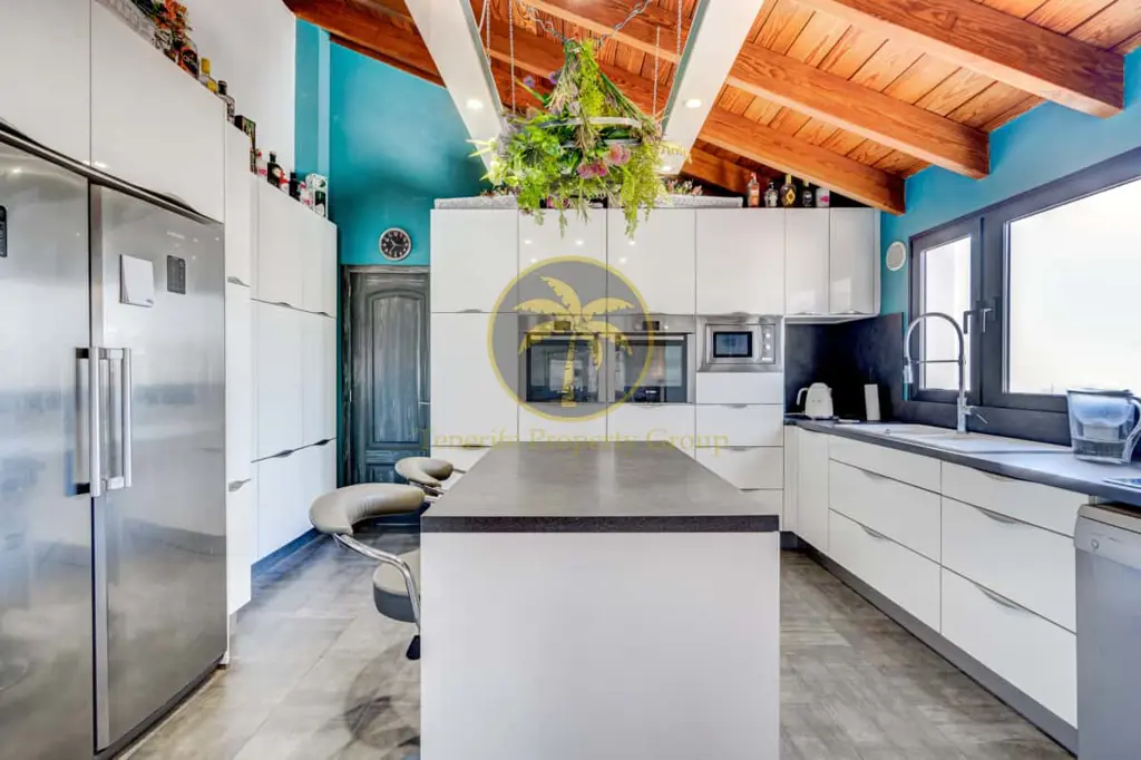 Image of 7 bed house for sale in Charco del Pino