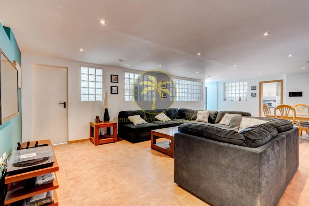 Image of 7 bed house for sale in Charco del Pino