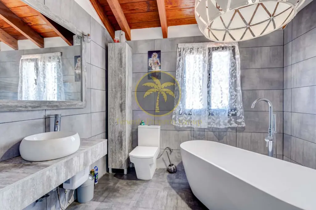 Image of 7 bed house for sale in Charco del Pino