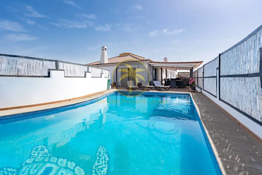 Image of 7 bed house for sale in Charco del Pino