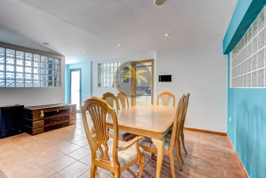 Image of 7 bed house for sale in Charco del Pino