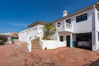 7 bed house for sale in Charco del Pino