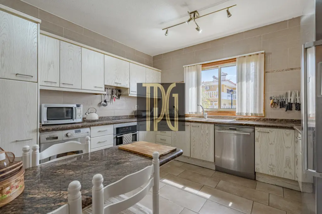 Image of 4 bed house for sale in Chayofa