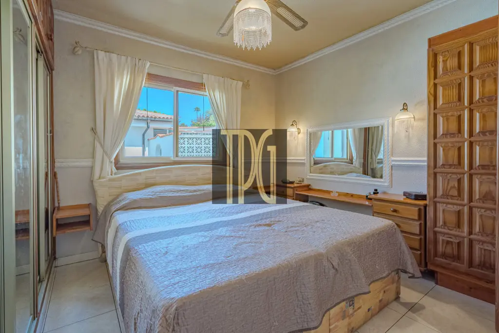 Image of 4 bed house for sale in Chayofa