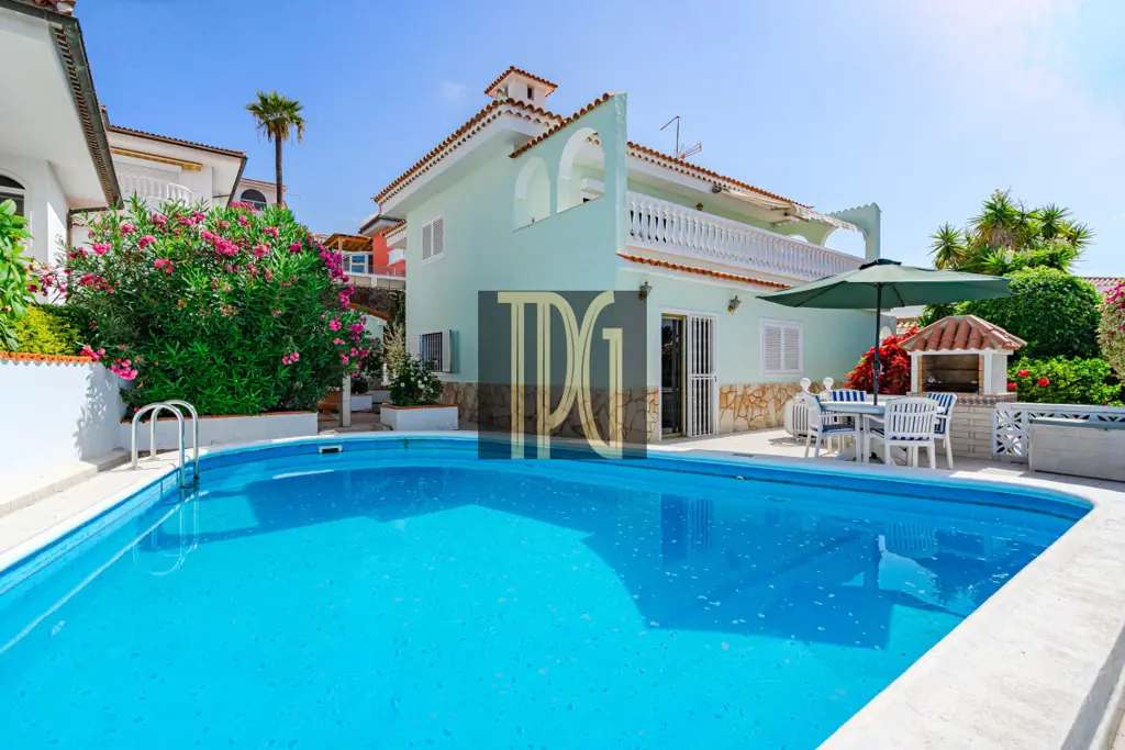 Image of 4 bed house for sale in Chayofa