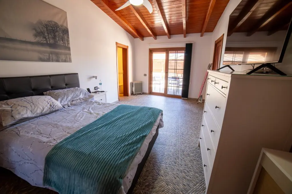 Image of 8 bed villa for sale in El Salto