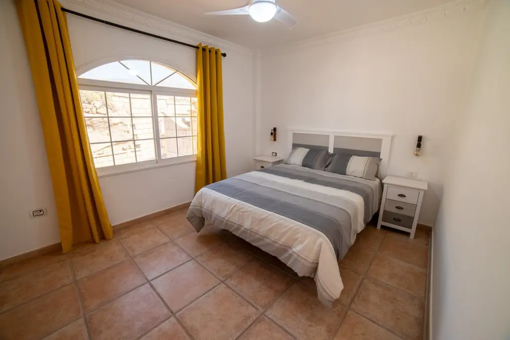 Image of 8 bed villa for sale in El Salto