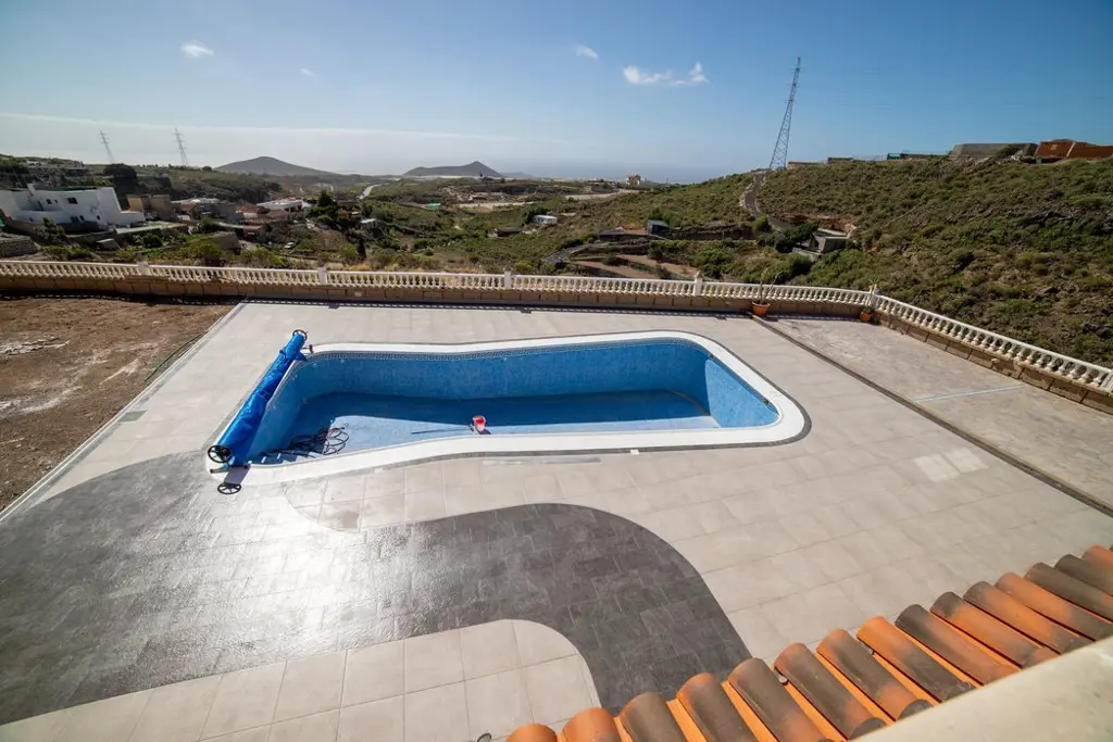 Image of 8 bed villa for sale in El Salto