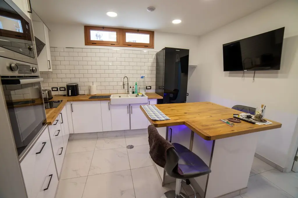 Image of 8 bed villa for sale in El Salto