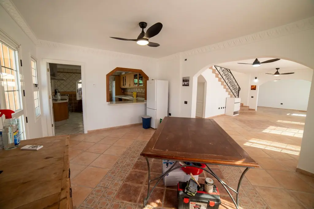 Image of 8 bed villa for sale in El Salto