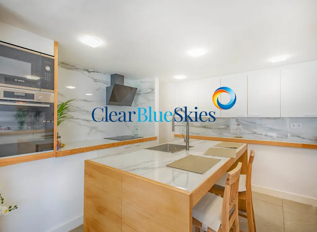 Image of 4 bed house for sale in Los Menores