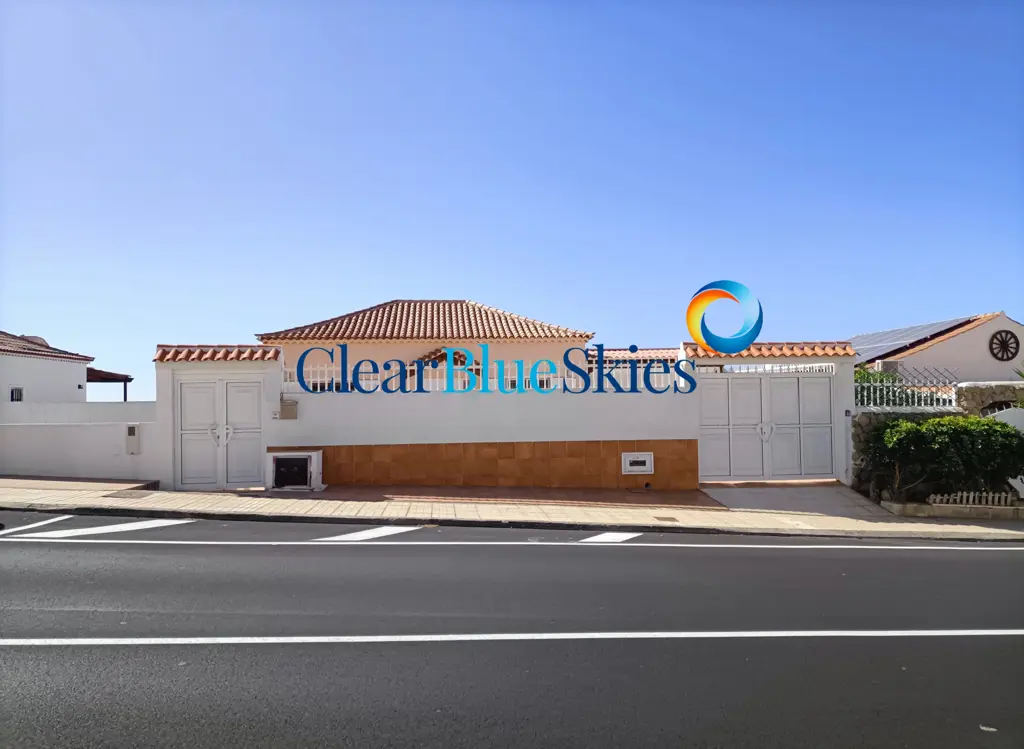 Image of 4 bed villa for sale in Callao Salvaje