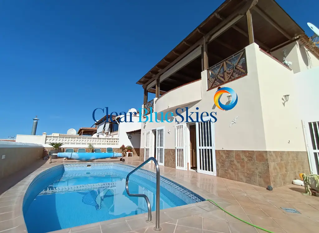 Image of 4 bed villa for sale in Callao Salvaje