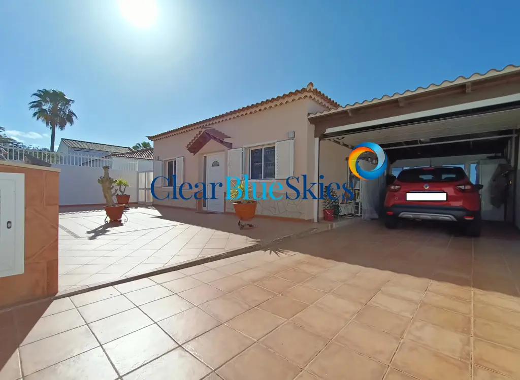 Image of 4 bed villa for sale in Callao Salvaje