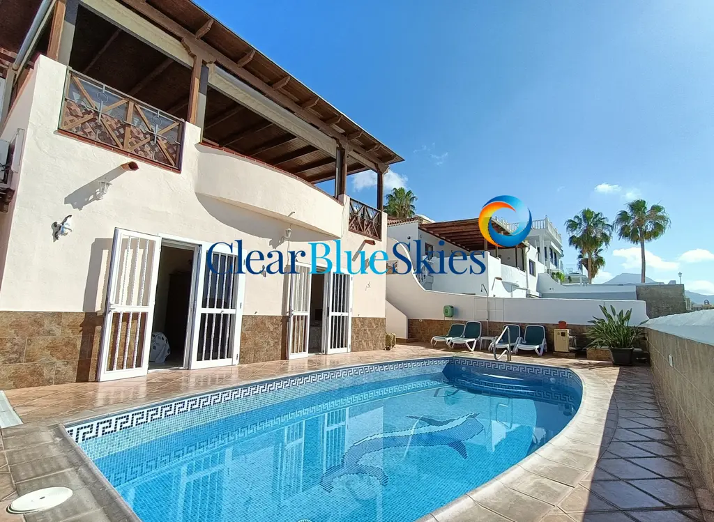 Image of 4 bed villa for sale in Callao Salvaje