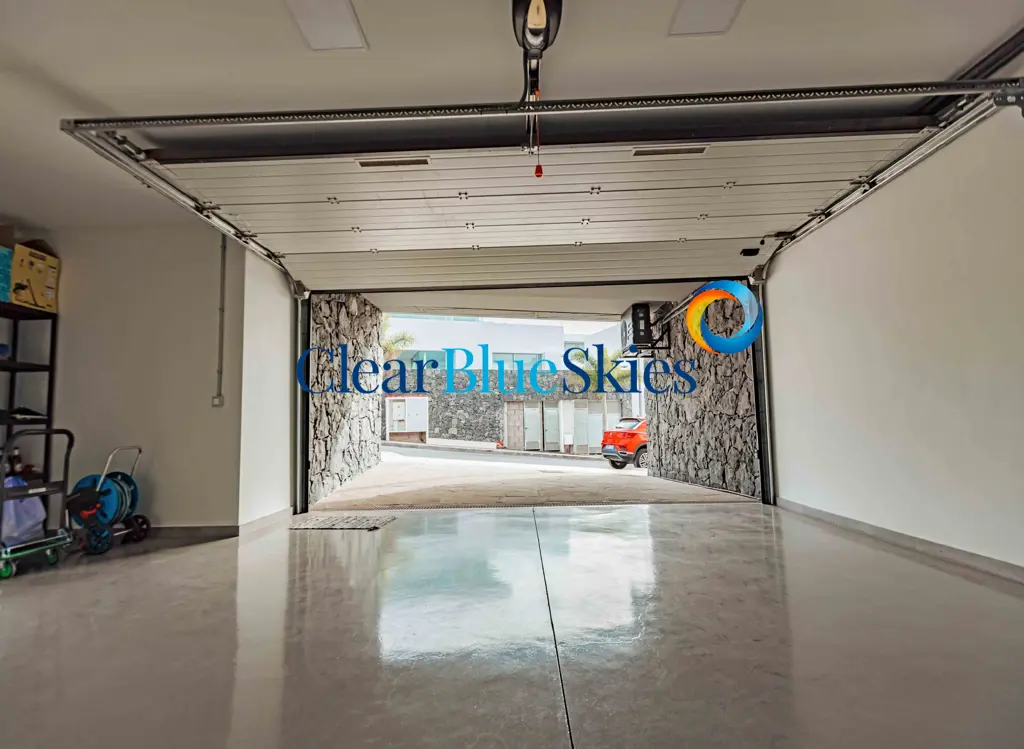 Image of 4 bed villa for sale in Callao Salvaje