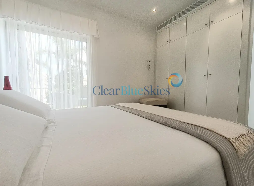 Image of 5 bed villa for sale in El Duque, Habitats del Duque