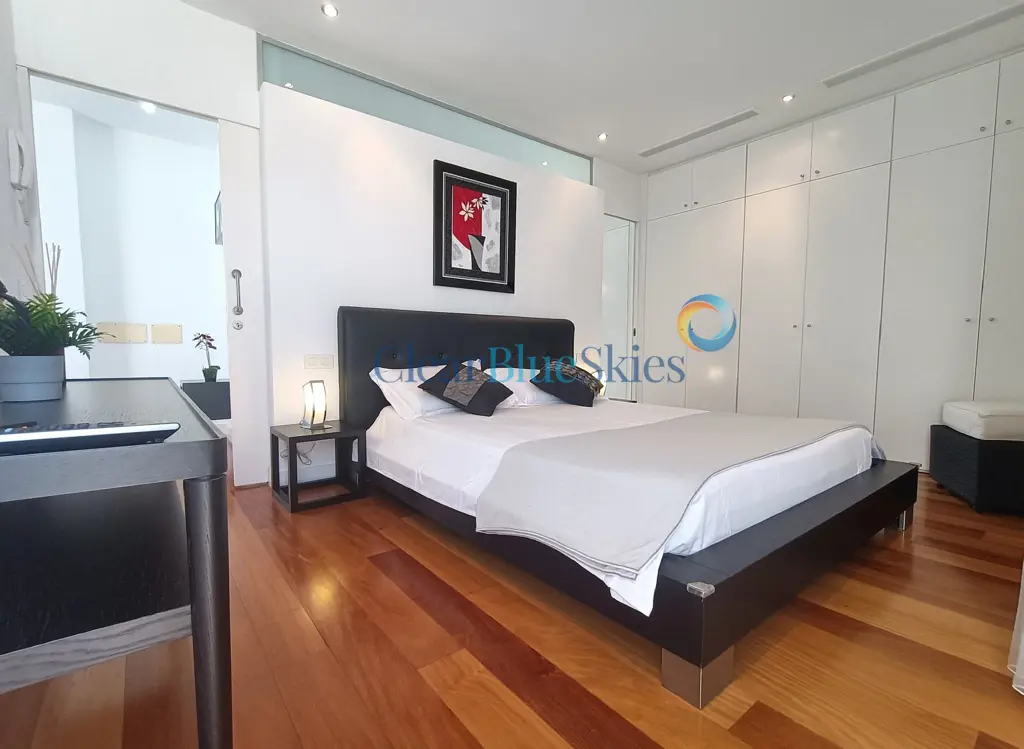 Image of 5 bed villa for sale in El Duque, Habitats del Duque