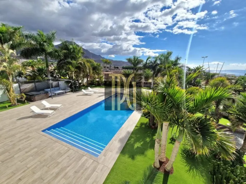 Image of 6 bed villa for sale in Adeje Golf