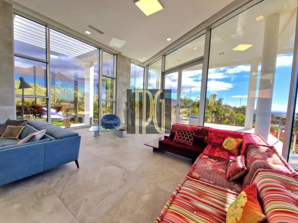 Image of 6 bed villa for sale in Adeje Golf