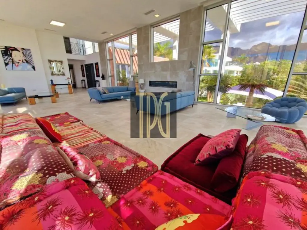 Image of 6 bed villa for sale in Adeje Golf