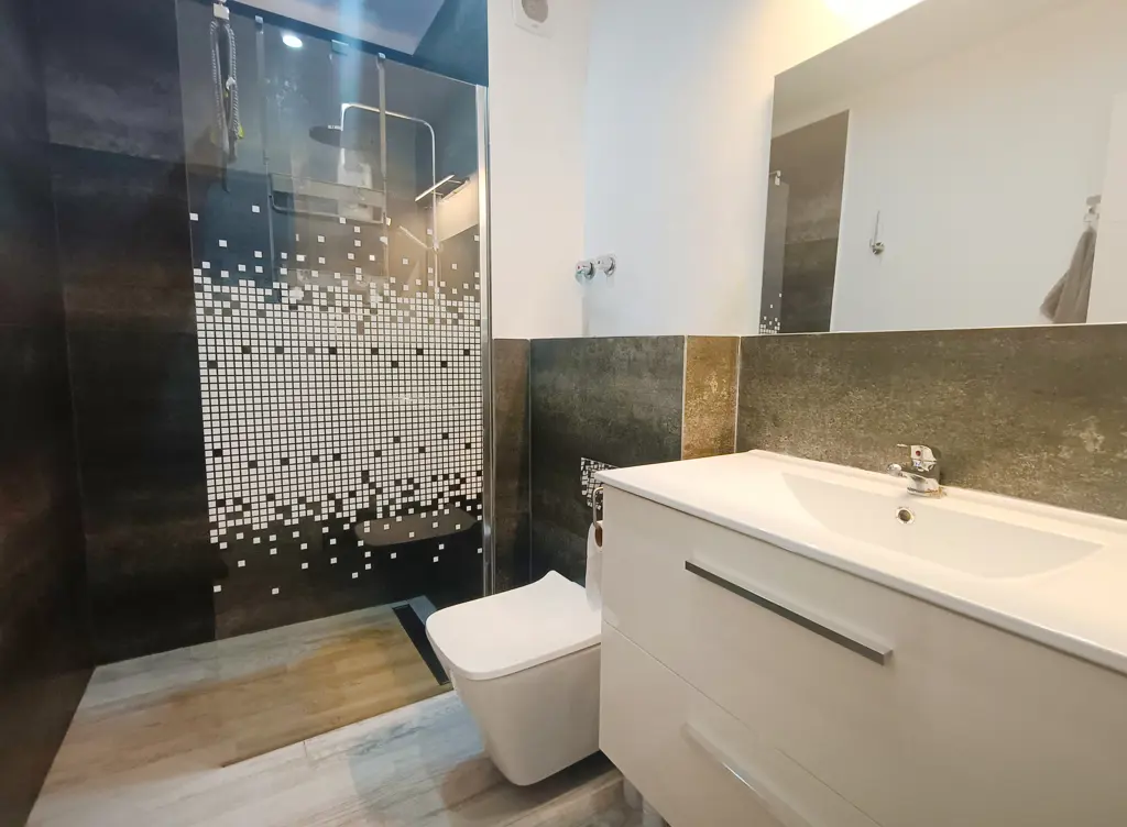 Image of 2 bed apartment for sale in Cabo Blanco, Edificio Gloria