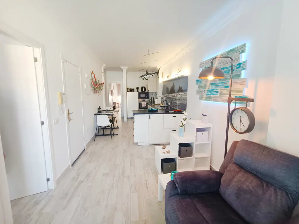 Image of 2 bed apartment for sale in Cabo Blanco, Edificio Gloria