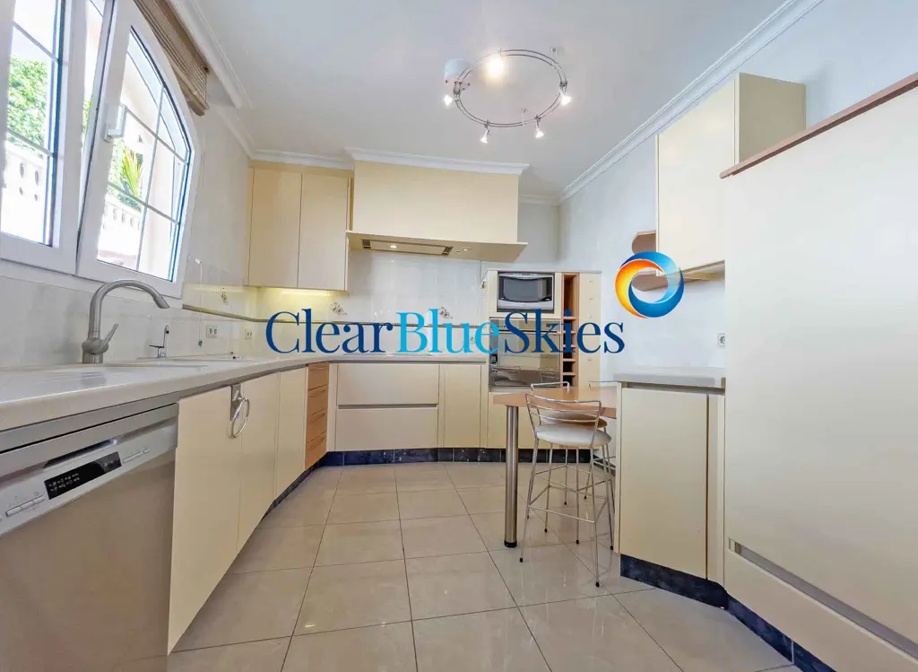 Image of 3 bed villa for sale in El Duque,  Parque de la Duquesa