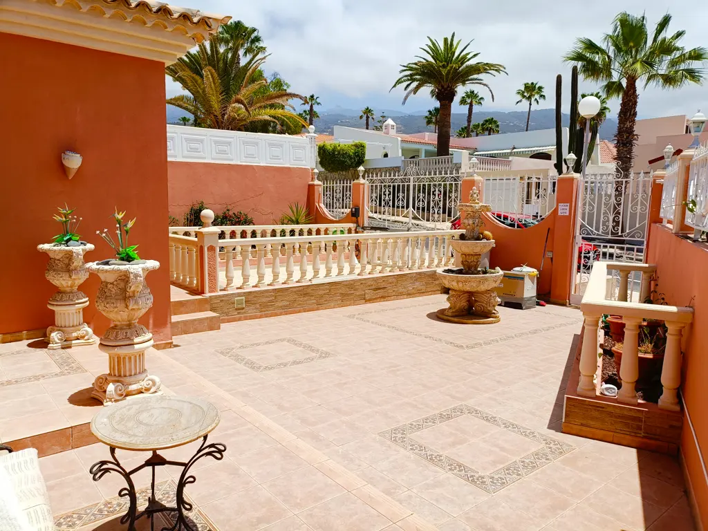 Image of 4 bed villa for sale in Callao Salvaje