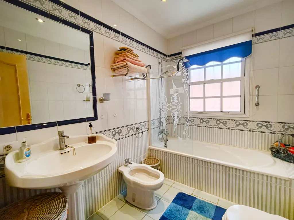 Image of 4 bed villa for sale in Callao Salvaje