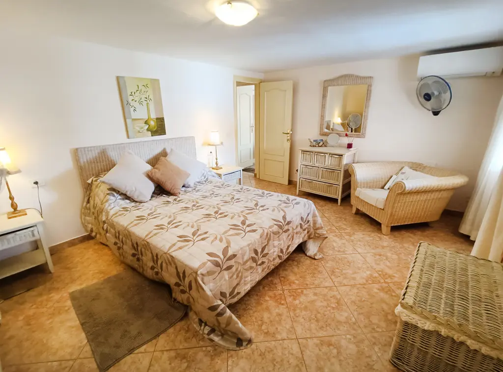 Image of 4 bed villa for sale in Callao Salvaje