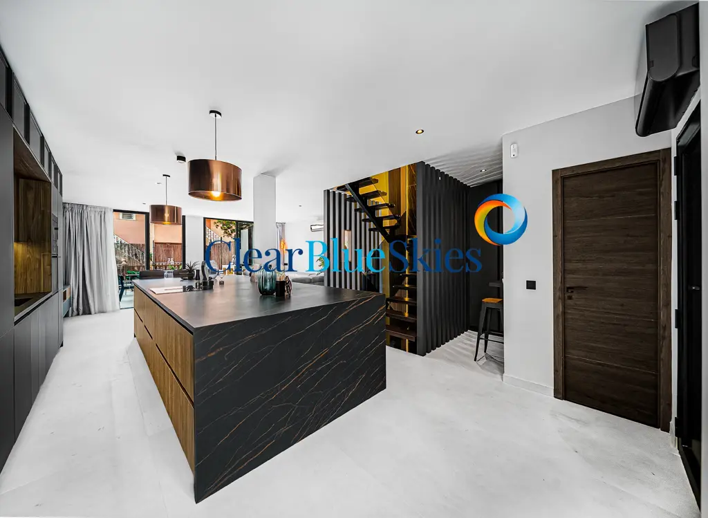 Image of 4 bed house for sale in El Duque