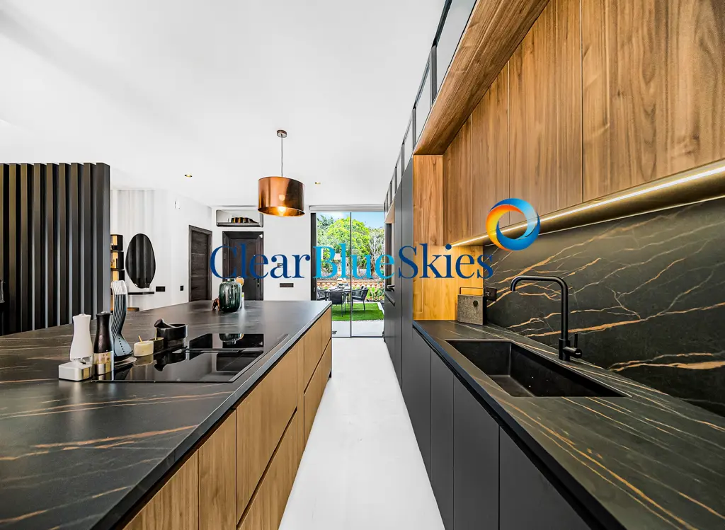 Image of 4 bed house for sale in El Duque