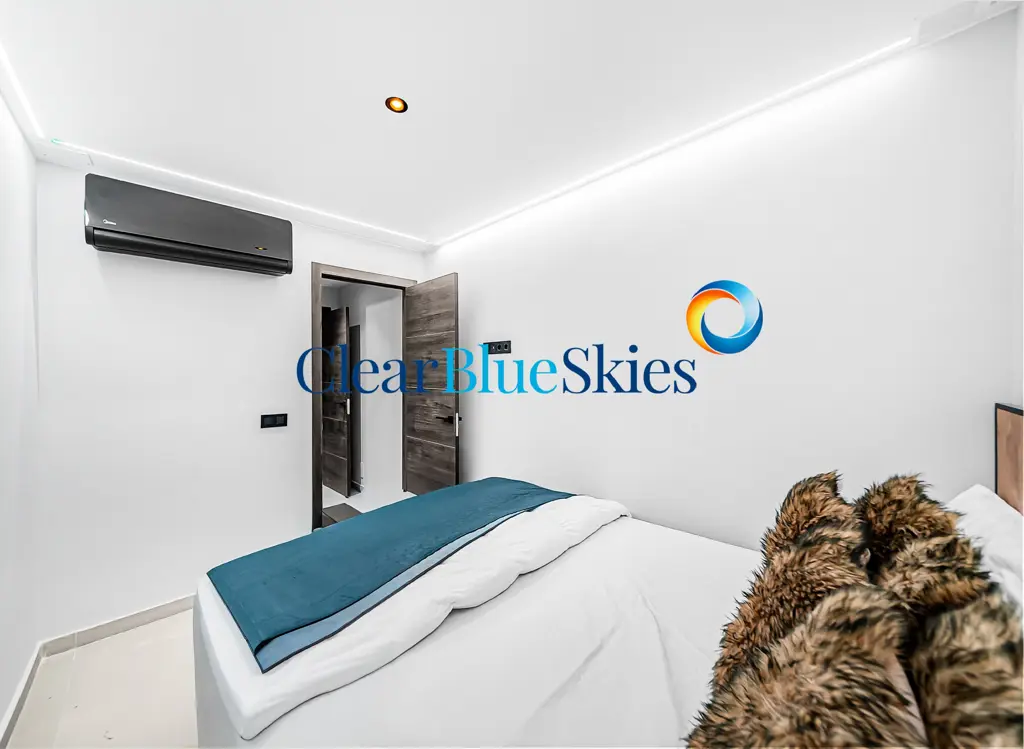 Image of 4 bed house for sale in El Duque